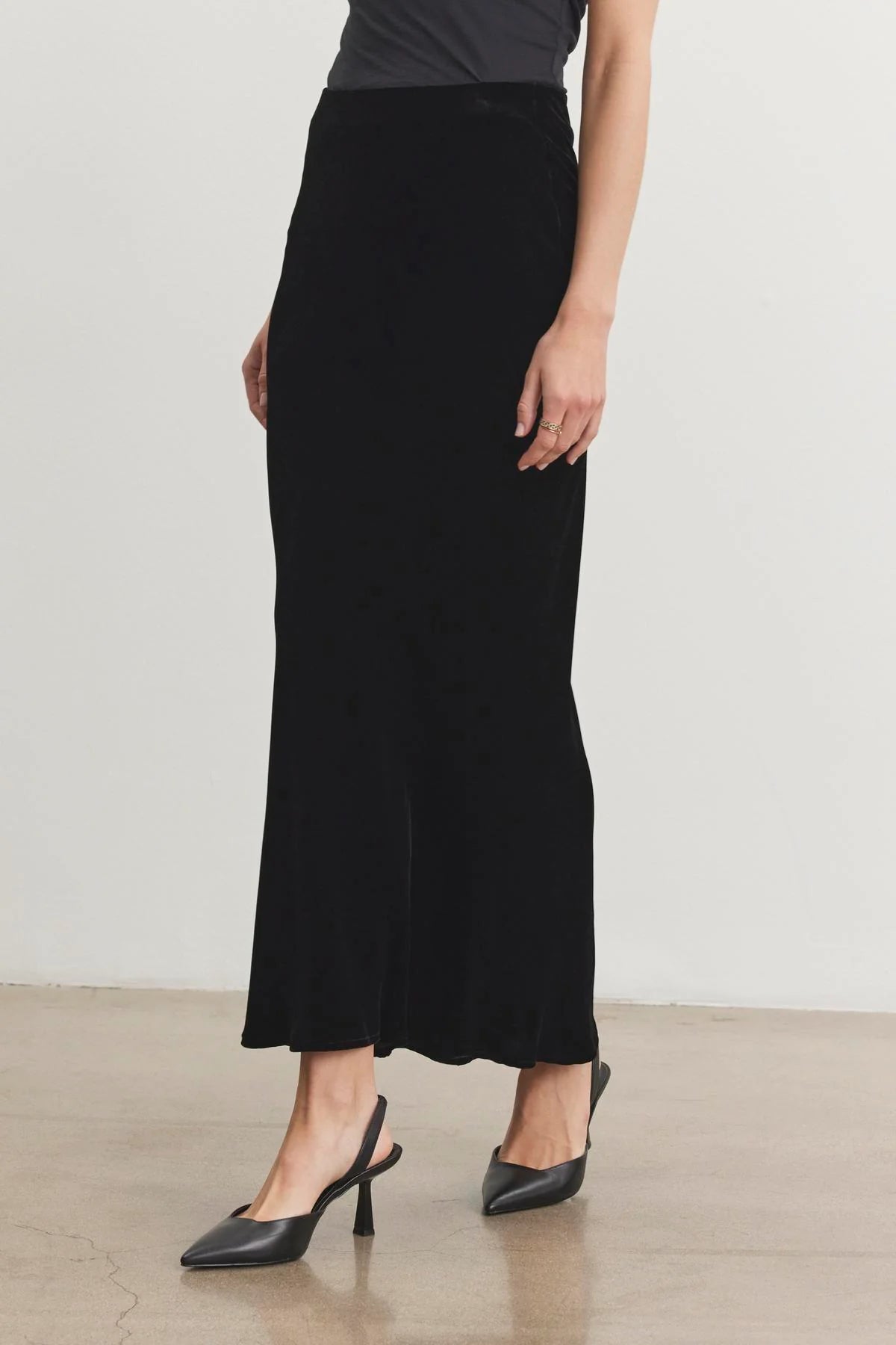 Eza Silk Velvet Skirt- Black
